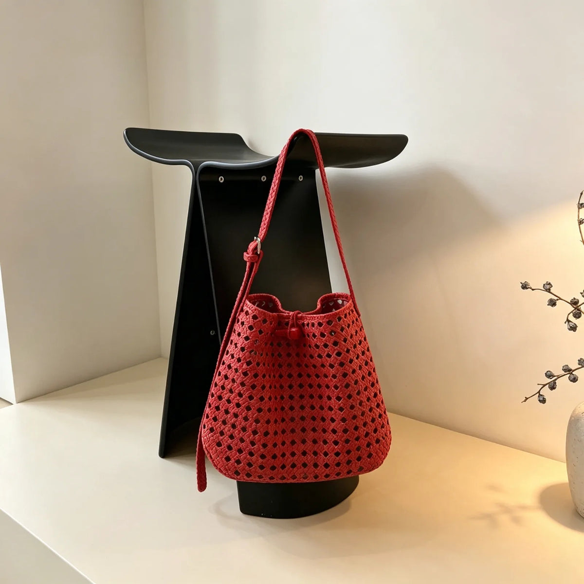 Hollow-out woven bucket bag for casual, beach-ready outings