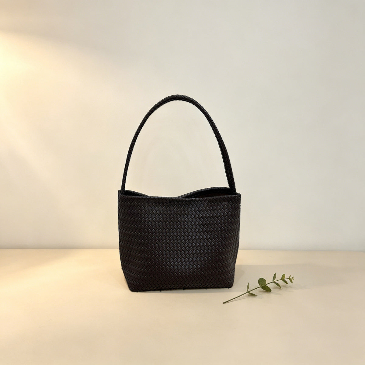Woven-pattern bucket bag with double straps for everyday wear